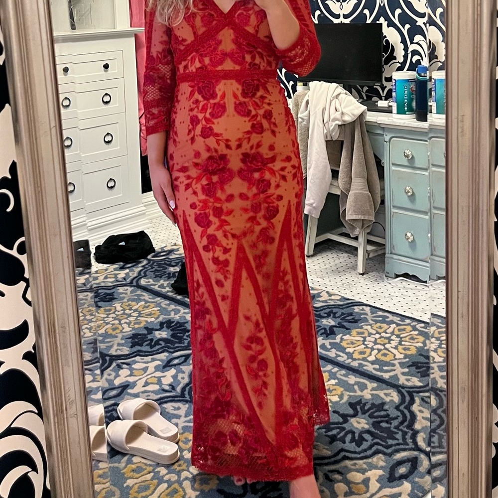 Marchesa Notte Guipure Lace V-Neck 3/4-Sleeve Gown Red
Wedding Guest Dress Gown